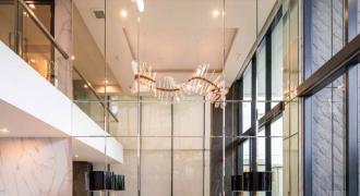 Double-volume lobby